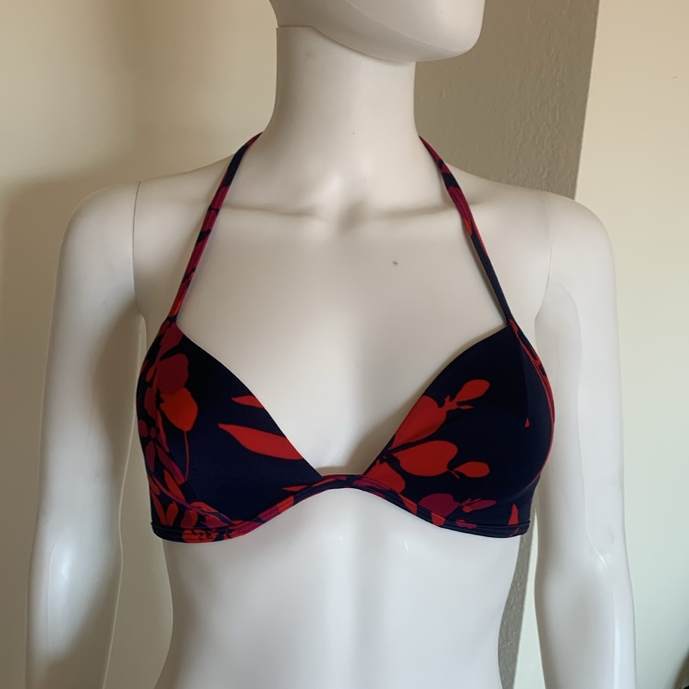 VICTORIA’S SECRET Floral Bikini Top